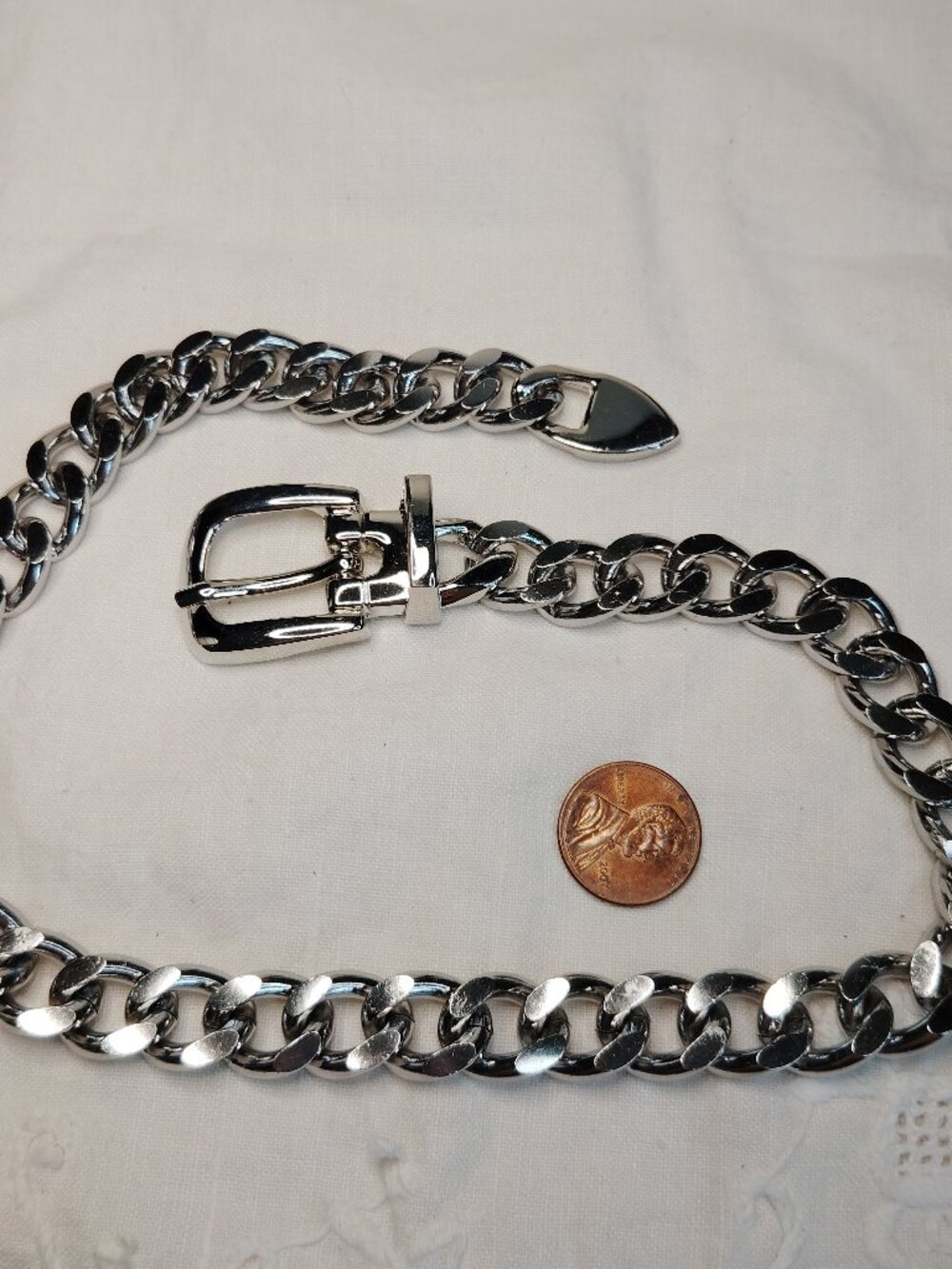 Punk‑Style Silver‑Tone Belt Buckle Curb Chain Necklace – 18" Statement Collar